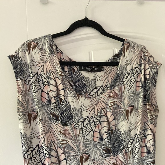 Locally designed and made summer dress - Picture 3 of 5